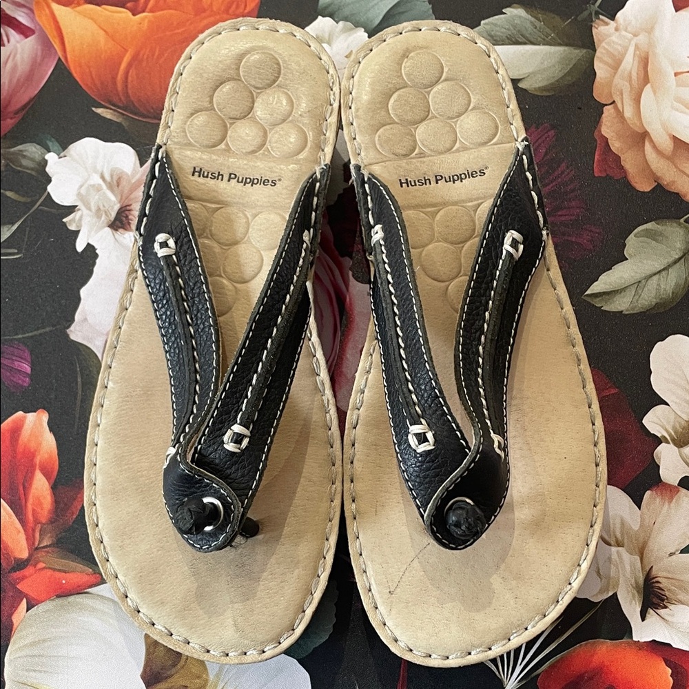 3/$25 Hush Puppies Black Leather Thong Sandals with Beige Footbed